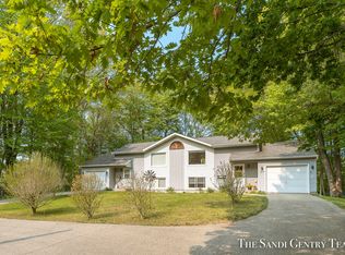 18615 148th Ave, Spring Lake, MI 49456