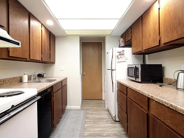 800-35 Stratford Dr — Photo 6