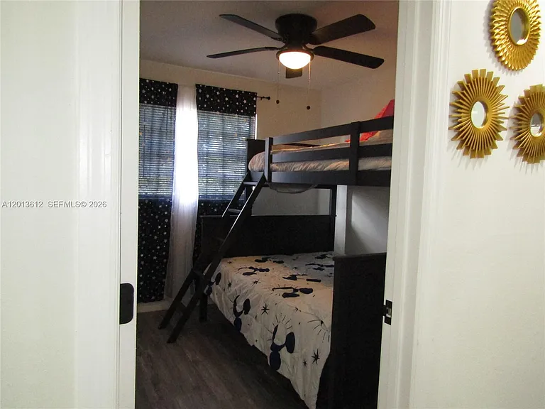 2447 Messina Ave — Photo 22