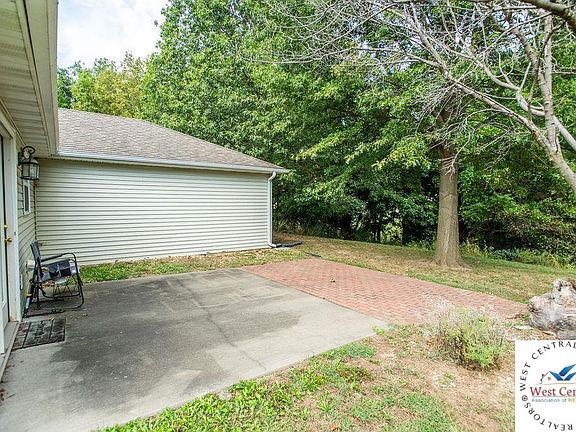 5th image of 399 Hazelwood Dr