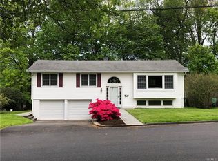 15 Allan Ln, Mount Kisco, NY 10549