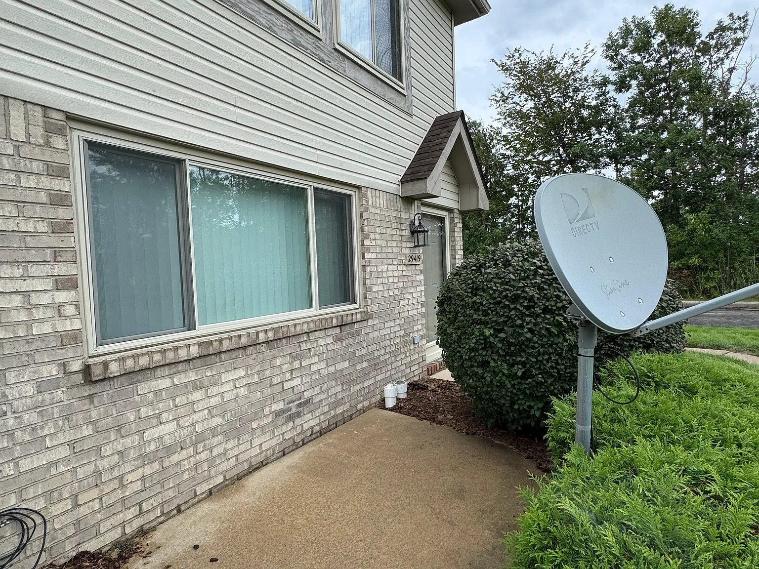 2 bed, 1.5 bath, 1120 sqft, $1,325 — Photo 1