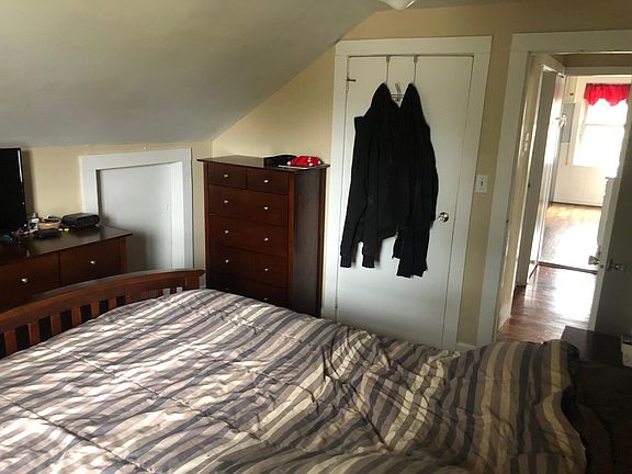 Back bedroom, photo 2.
