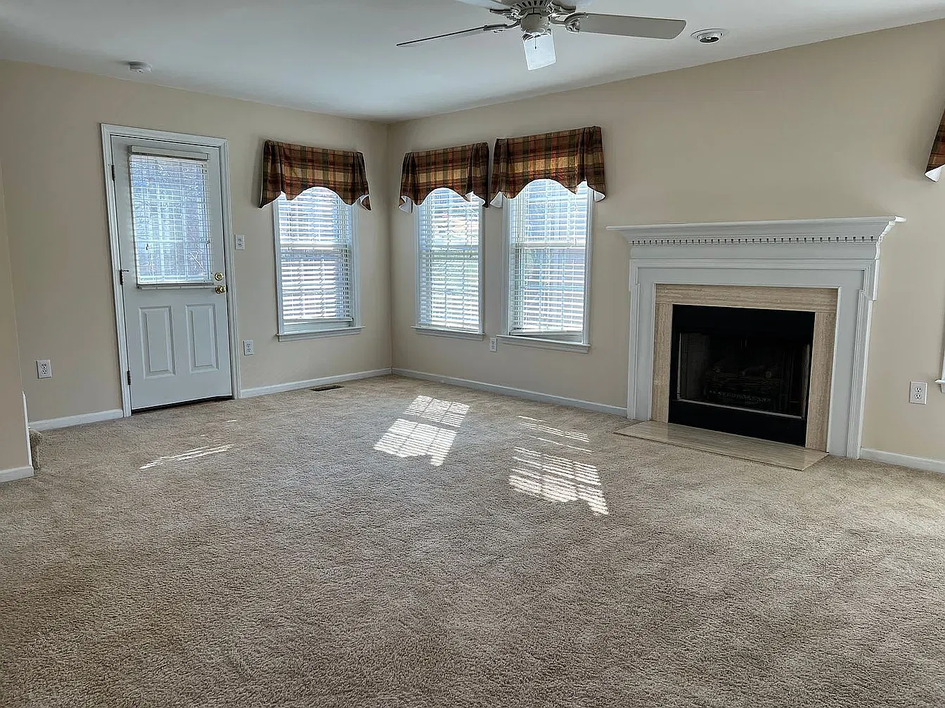 3 bed, 2.5 bath, 1542 sqft, $1,995 — Photo 3