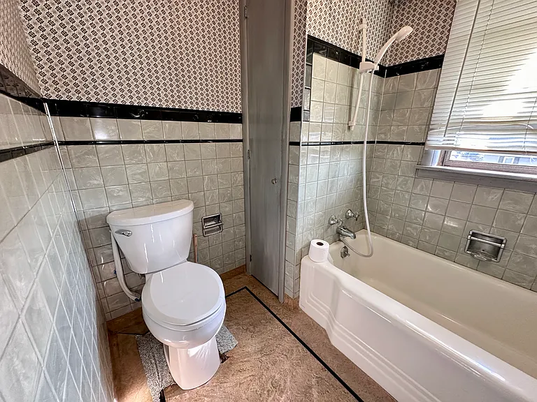 1413 Laurel Pl — Photo 8