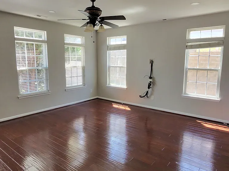 635 School House Ln — Photo 6