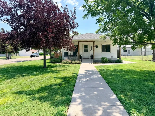 301 Broadway Ave, Goodland, KS 67735