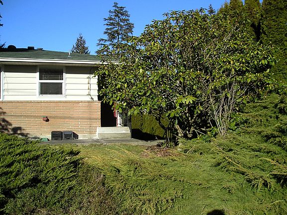 2nd image of 5729 202nd St SW