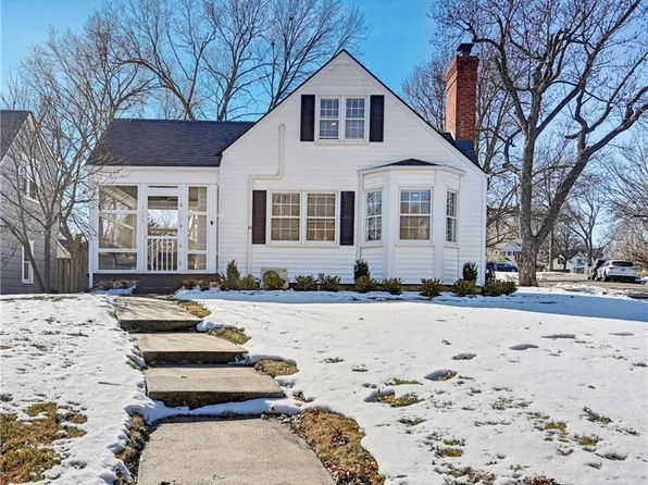 5700 Roeland Dr, Roeland Park, KS 66205