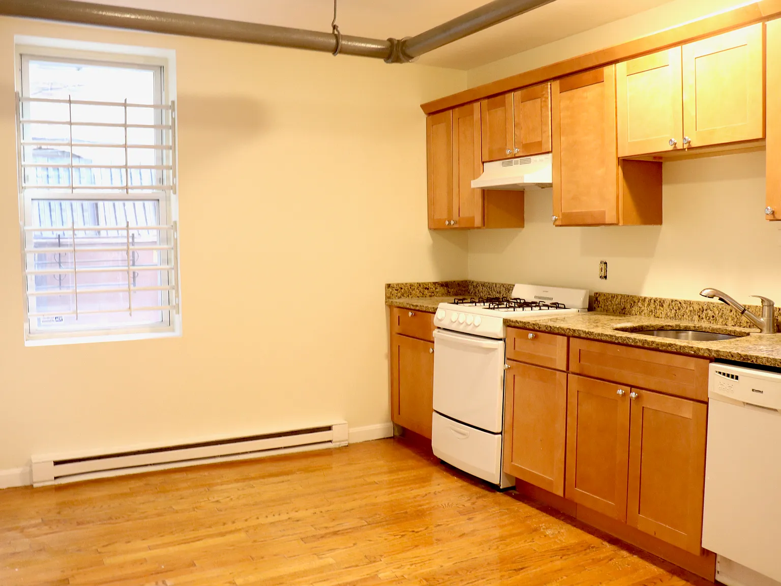 2 bed, 750 sqft, $3,600 — Photo 2