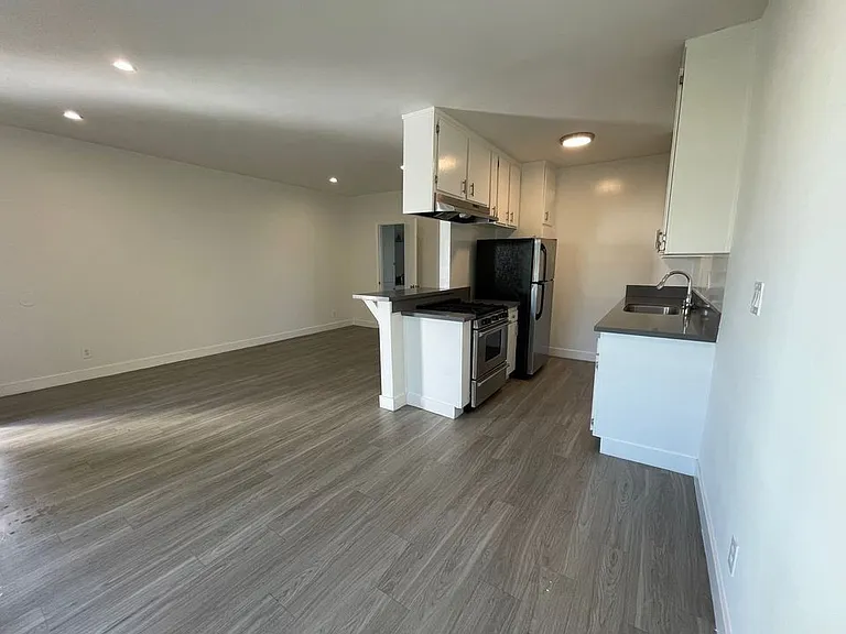 5307 Sepulveda Blvd. — Photo 11