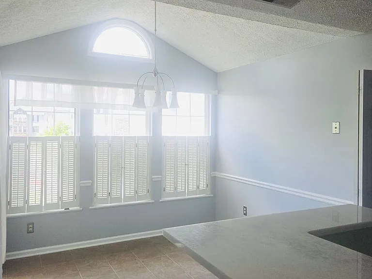 5650 Wade Ct #L — Photo 7