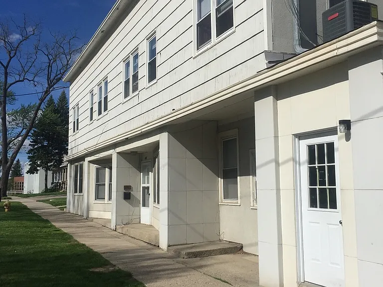 400 Perrin St — Photo 18