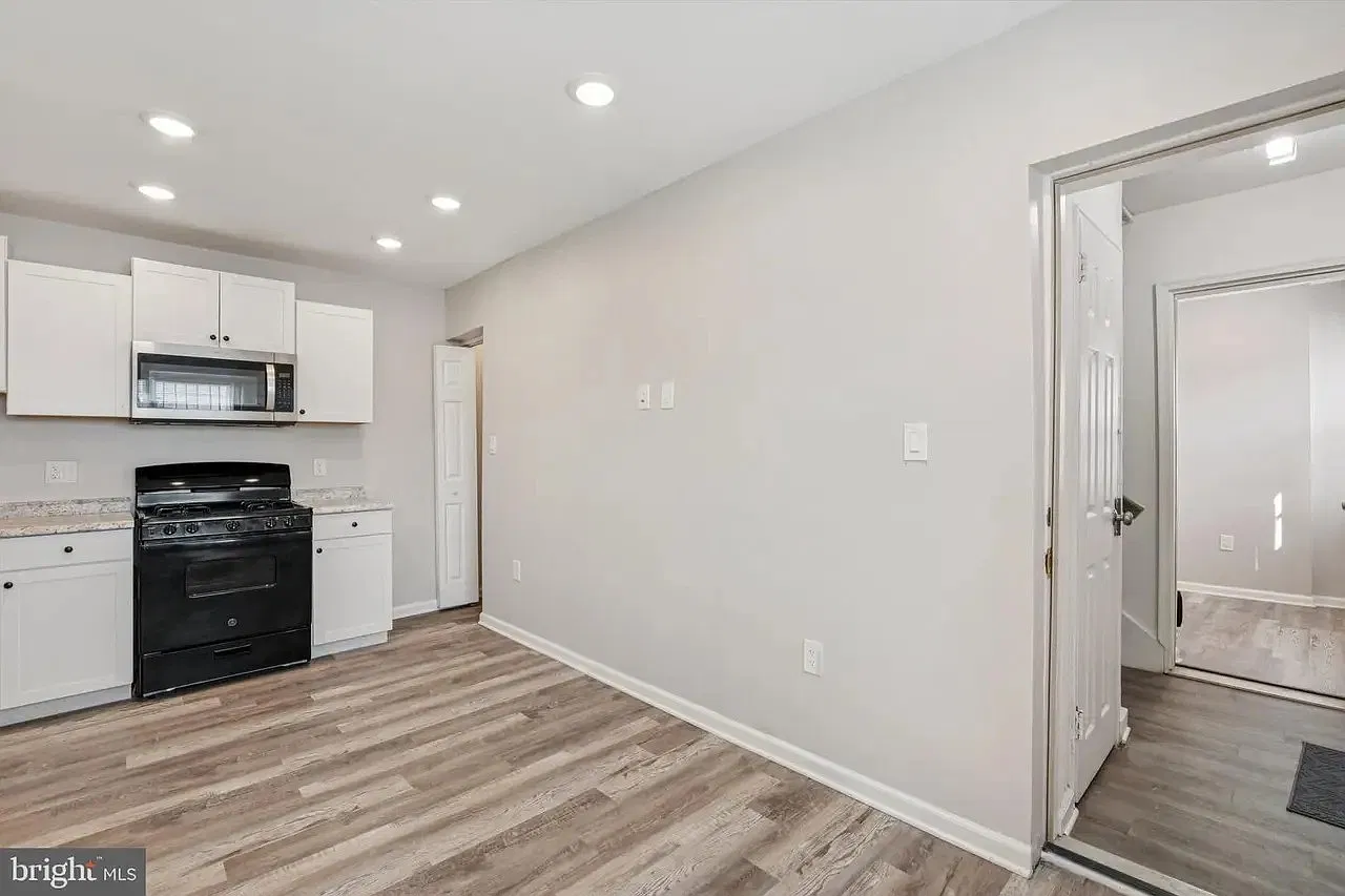 3 bed, $2,200 — Photo 3