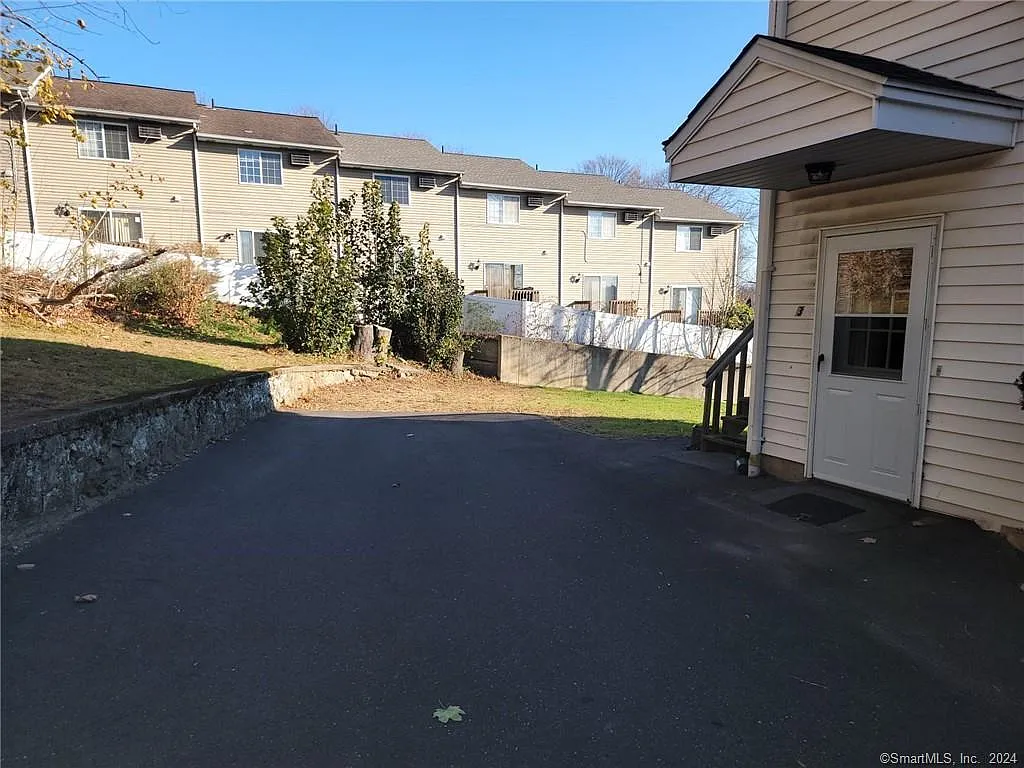 2 bed, 1000 sqft, $1,400 — Photo 2