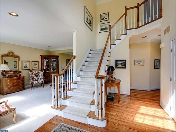 3rd image of 326 Woodmere Way
