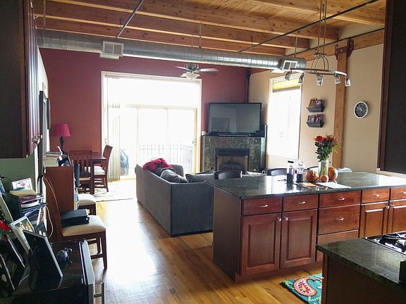 3rd image of 2806 N Oakley Ave APT 402