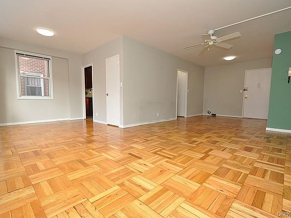 3rd image of 260 Garth Road #4G5