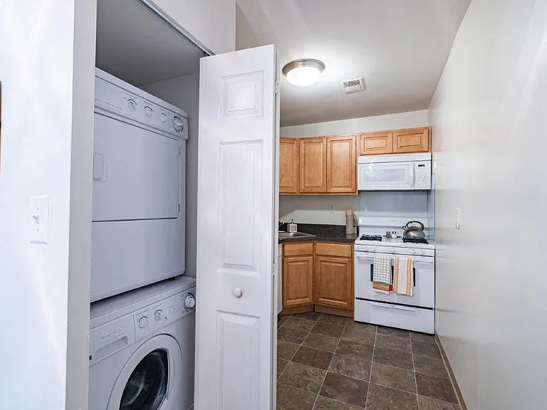 Country Village Apartment Homes — Photo 2