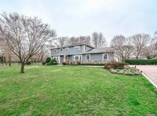 5 Wedgewood Ct, Glen Head, NY 11545