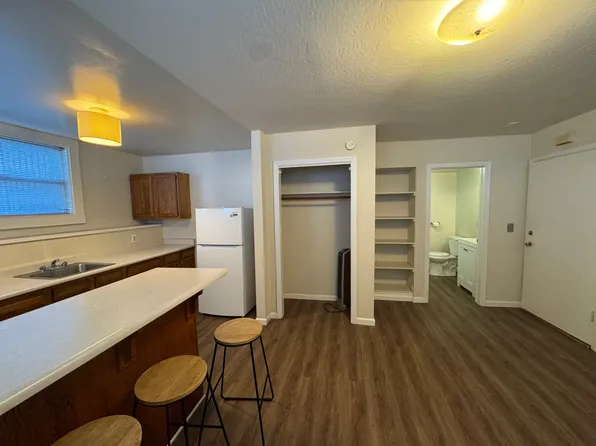 390 Grand Ave #13, Oakland, CA 94610