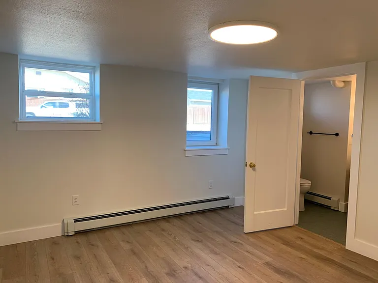 2104 S Corona St — Photo 17