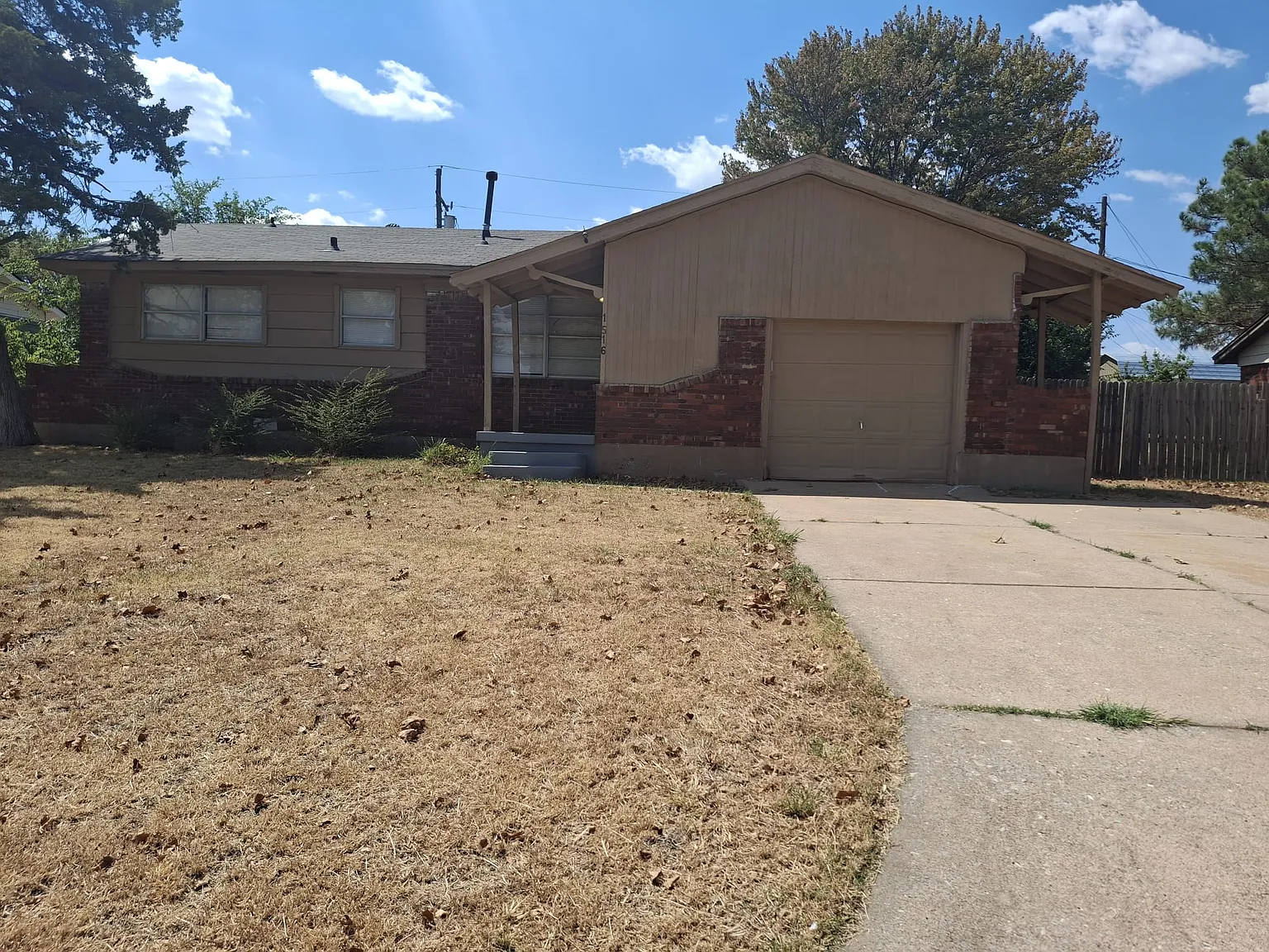 3 bed, 1.5 bath, 1290 sqft, $1,150 — Photo 1