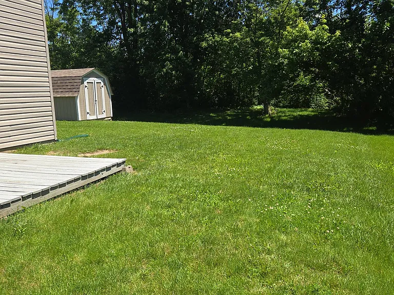 235 Meadow Glen Dr — Photo 2