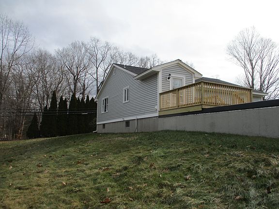 3rd image of 131 Portsmouth Ave