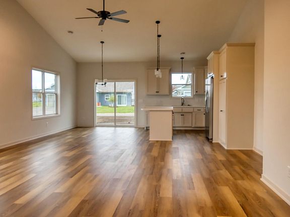 3rd image of 260 Spring St