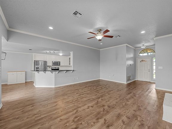 3rd image of 163 Topaz Cir