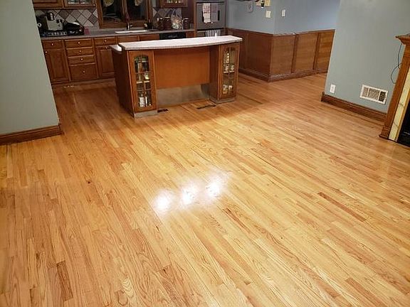 5th image of 8715 Sayre Ave