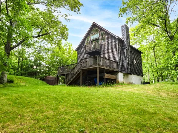 437 Betsy Ct, Stroudsburg, PA 18360