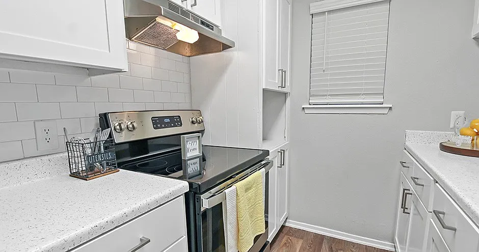 Hollytree Apartments — Photo 1