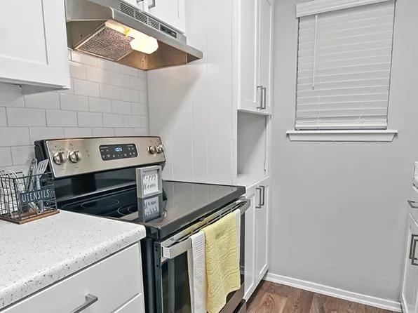 Hollytree Apartments