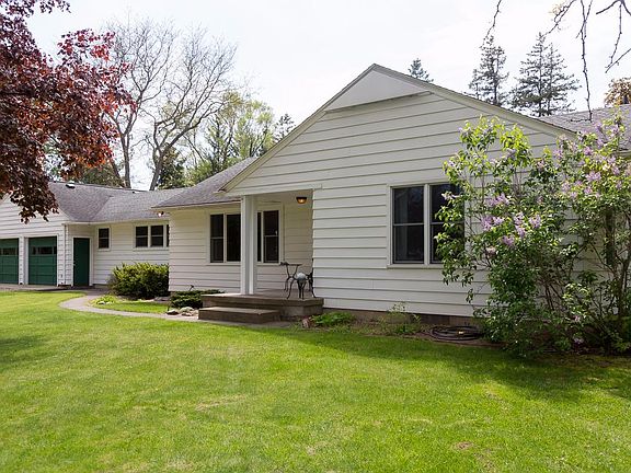 4th image of 3385 Oak Dr