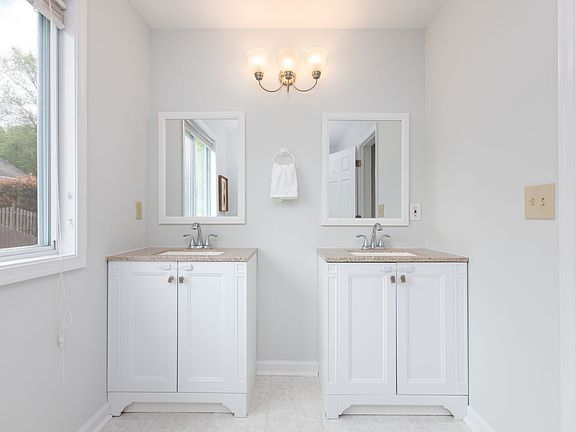 5th image of 2021 S Quincy St