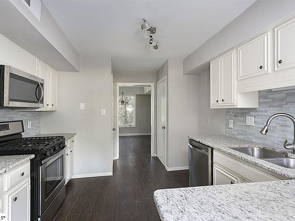 5th image of 186 Inglewood Way