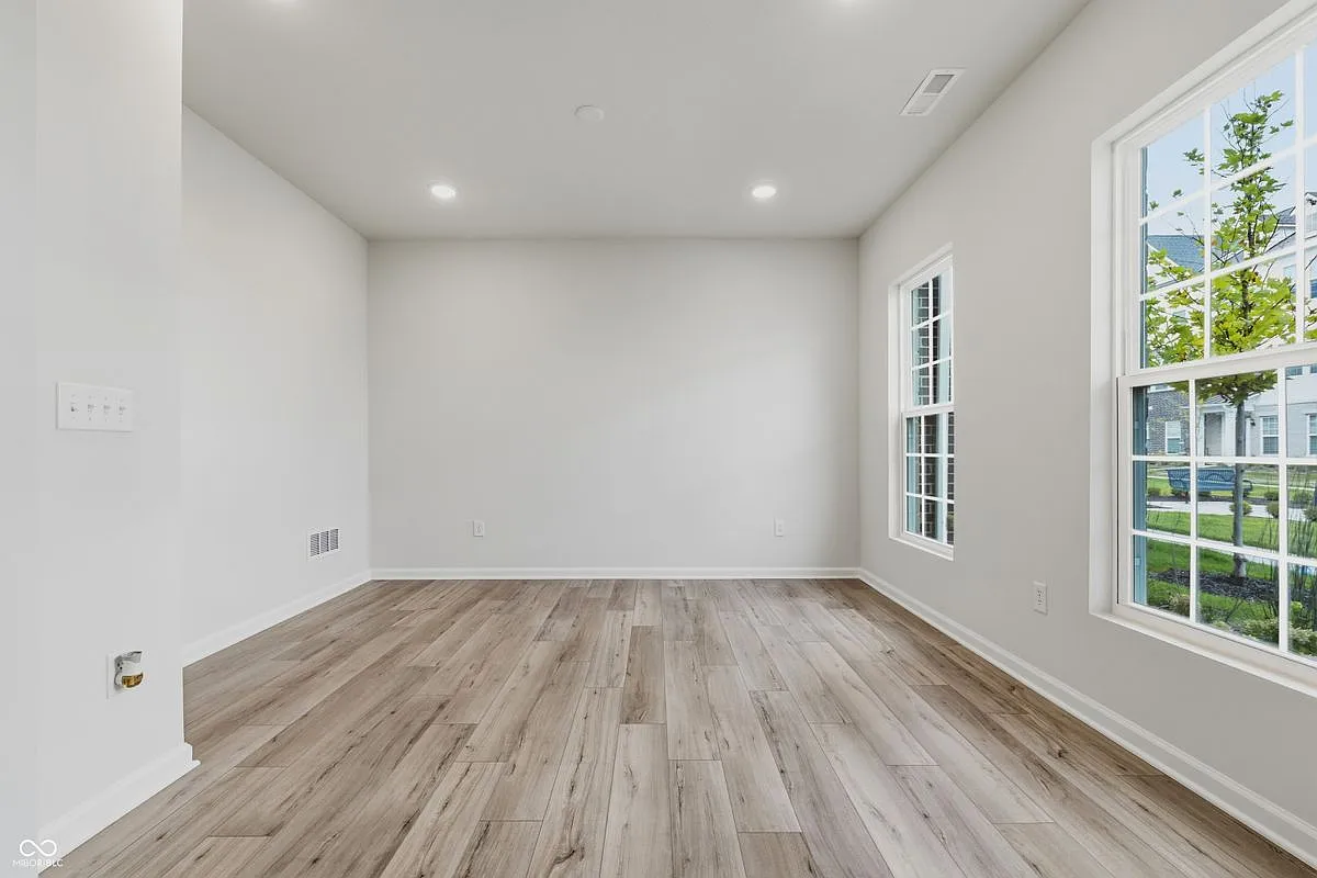3 bed, 4.0 bath, 1980 sqft, $2,350 — Photo 3