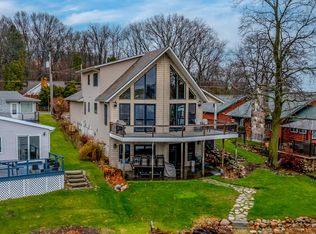 12815 Sycamore Point Dr, Plainwell, MI 49080