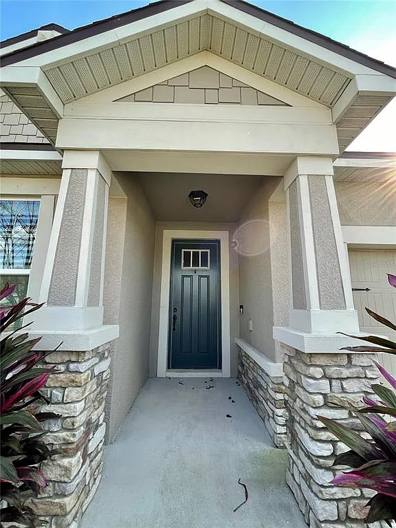 3 bed, 2.0 bath, 2011 sqft, $2,600 — Photo 3