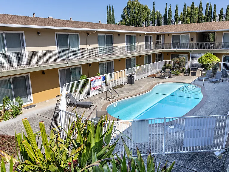 Sandalwood Apartments — Photo 10