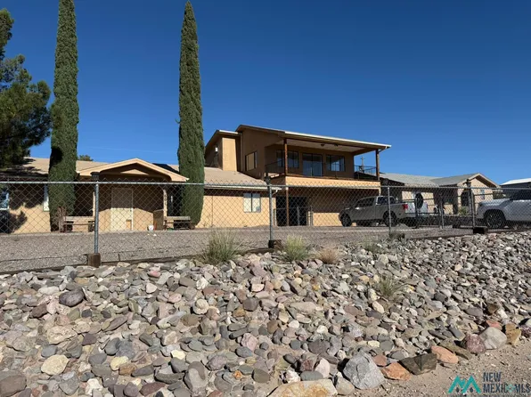 601 Country Club Blvd, Elephant Butte, NM 87935