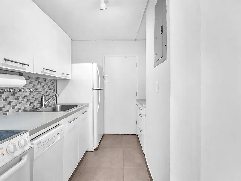 5313 Collins Ave #204 — Photo 14