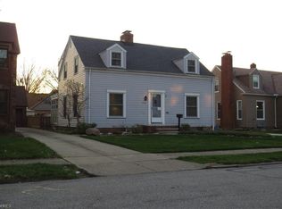 1522 Parkwood Rd, Lakewood, OH 44107