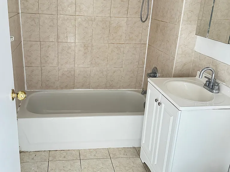 13614 Northern Blvd #2G — Photo 6