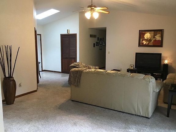 3rd image of 56629 Moyer Ln