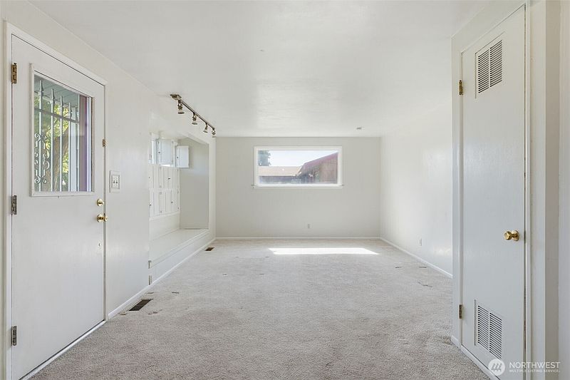 3rd image of 616 S 2nd Avenue