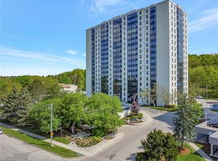 35 Green Valley Dr #902, Kitchener, ON N2P 2A5