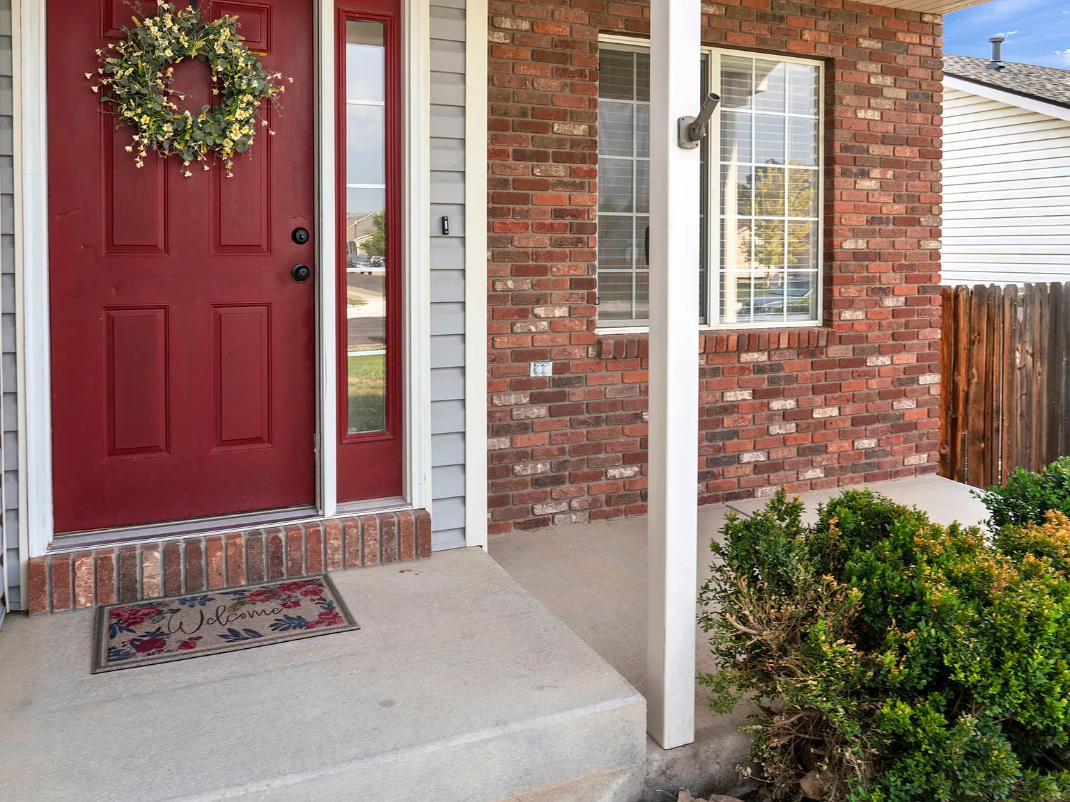 4 bed, 2106 sqft, $2,600 — Photo 2